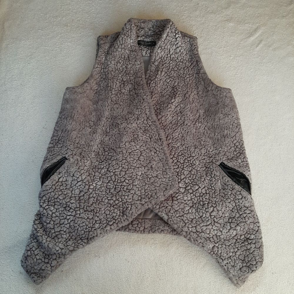 Knapp Studio Fuzzy Sherpa Vest Wrap Size S